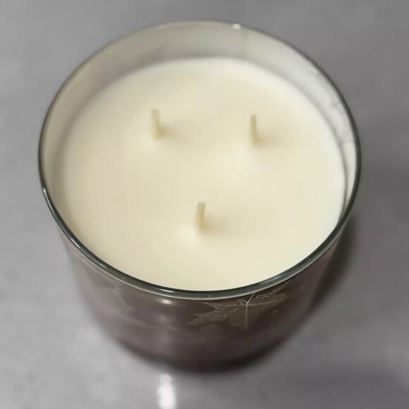 New: White Barn by Bath & Body Works Leaves 3 Wick Scented Candle - 14.5oz - Picture 4 of 6